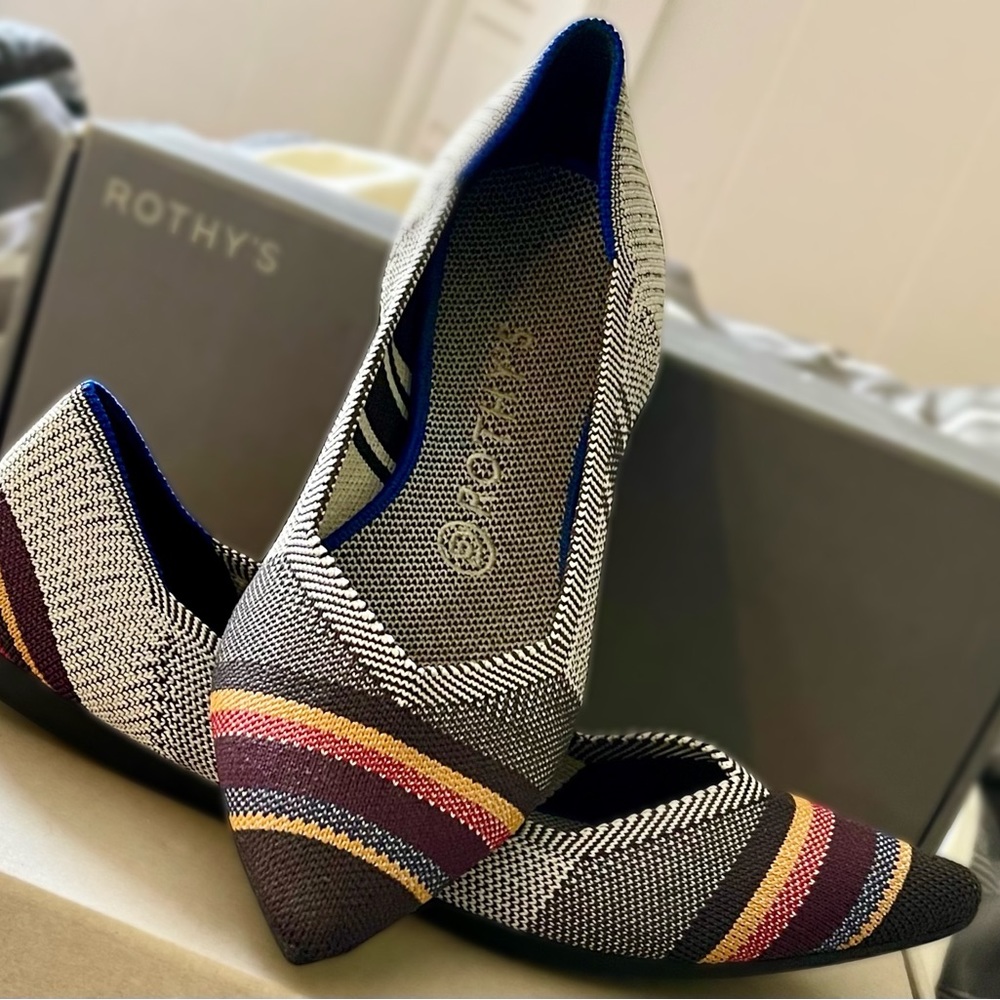 Rothy’s size 8.5 inverse stripe point